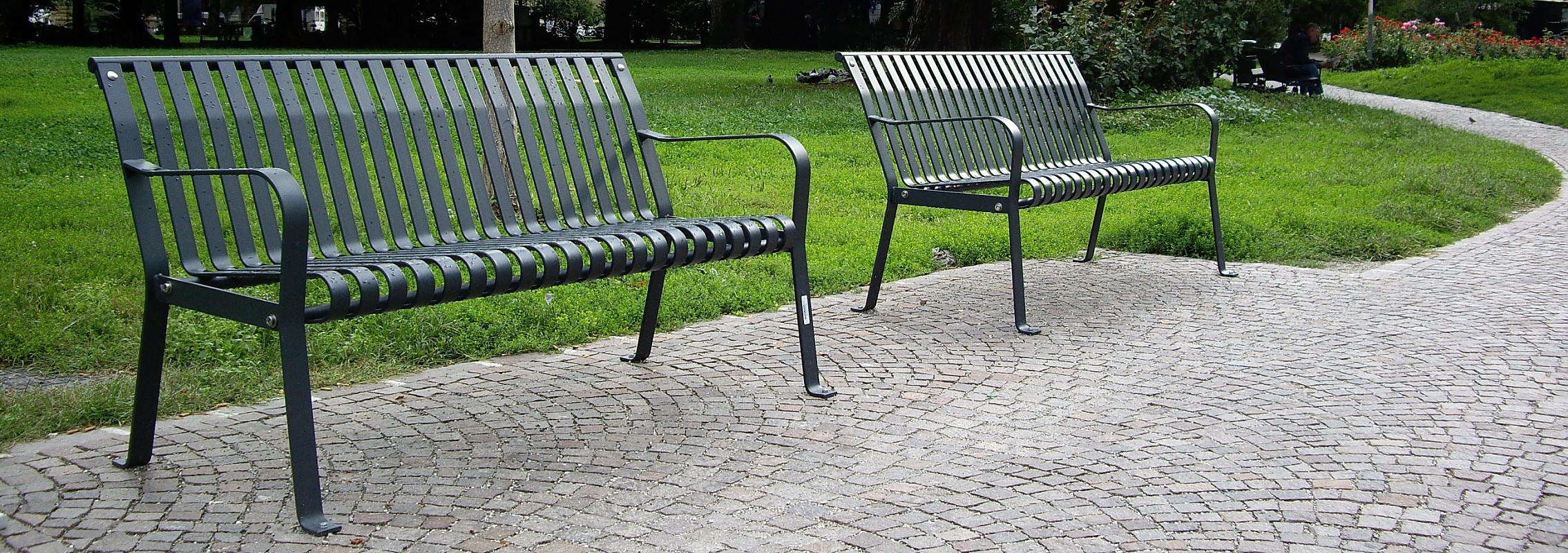 euroform w - Stadtmobiliar - Sitzbank Metall - Tulip