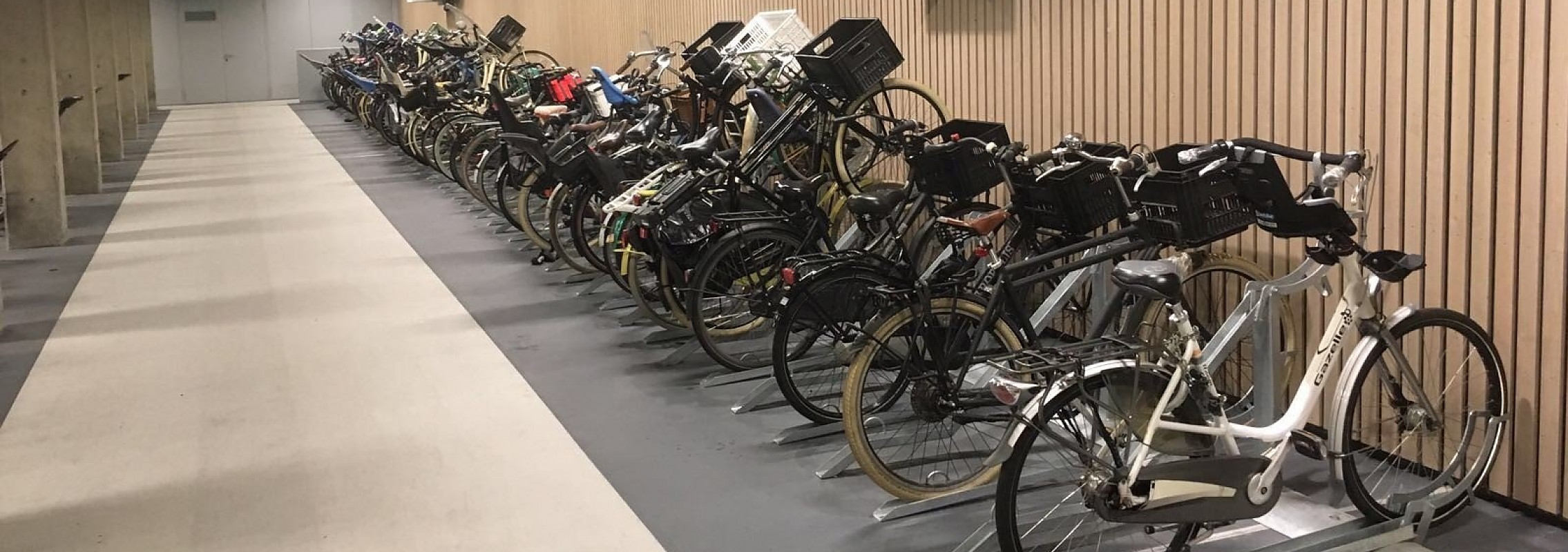 euroform w - arredo urbano - deposito bici - velostazione - ciclostazione - parcheggio bici a due piani